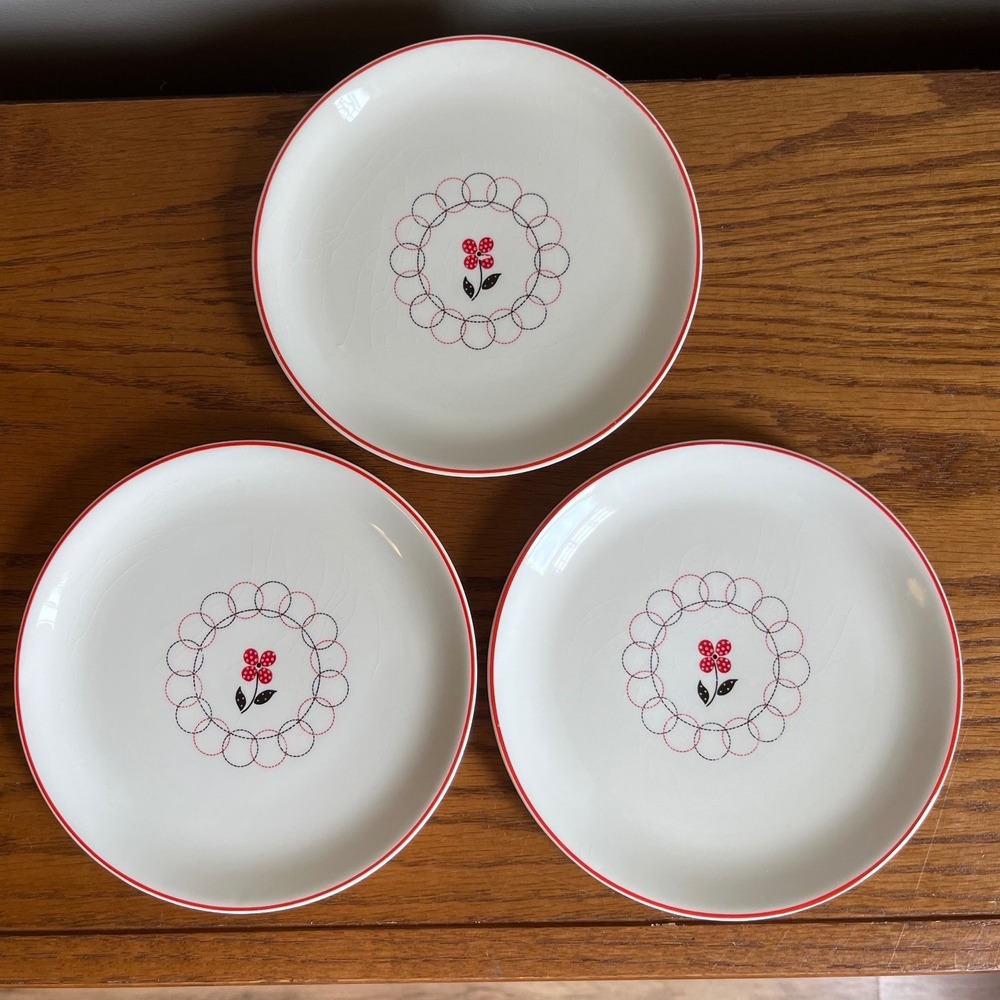 Vintage MCM Calico by Salem Salad Dessert Plates 6.25" Black Red‎ Floral Cottage